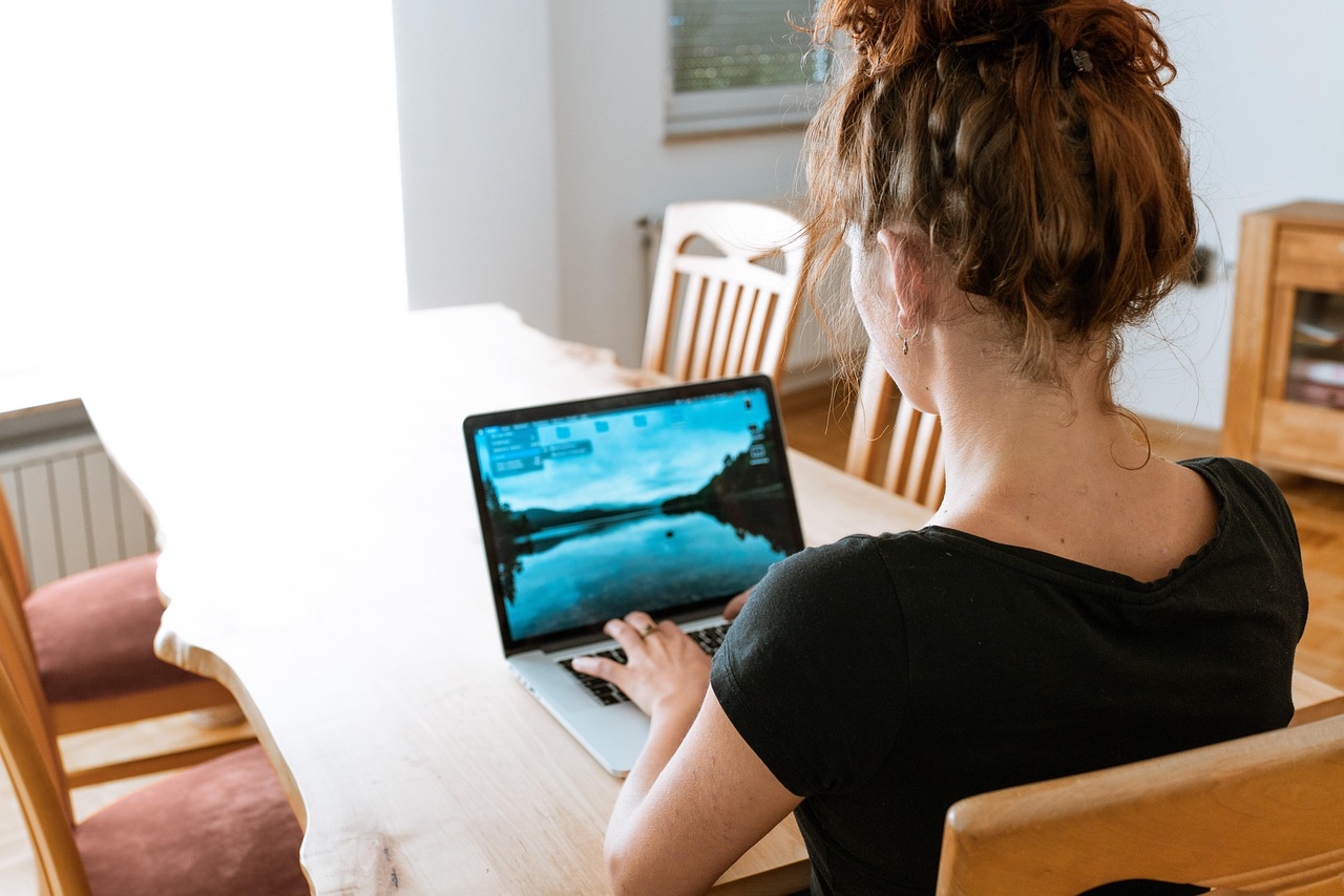 remote-worker-italy.jpg